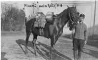 1915 Minorit sein Reitpferd
